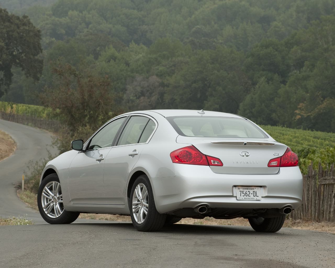 2011 Infiniti G25 Sedan Desktop Wallpaper
