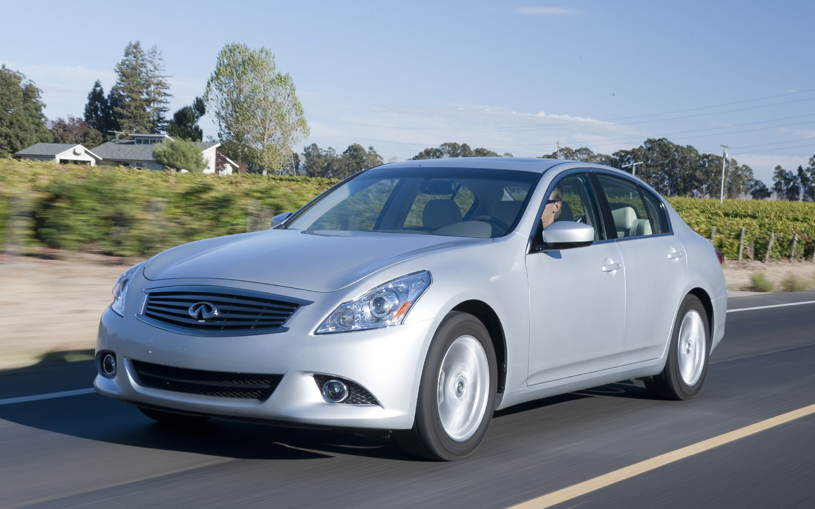 2011 Infiniti G25 Sedan Desktop Wallpaper