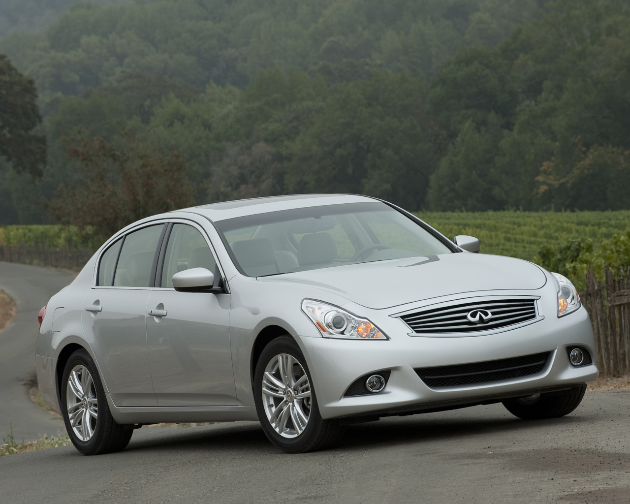 2011 Infiniti G25 Sedan Desktop Wallpaper