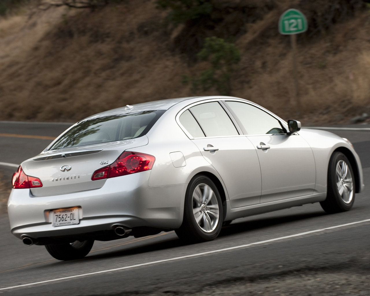 2011 Infiniti G25 Sedan Desktop Wallpaper