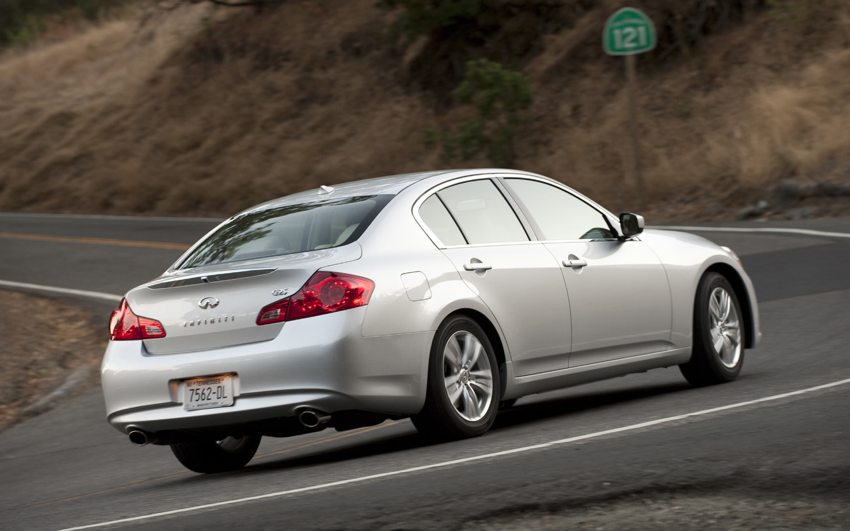 2011 Infiniti G25 Sedan Desktop Wallpaper