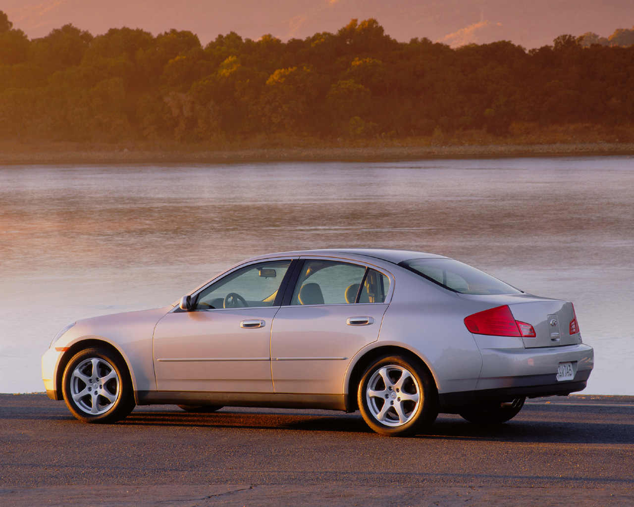 2003 - 2004 Infiniti G35 Sedan Desktop Wallpaper