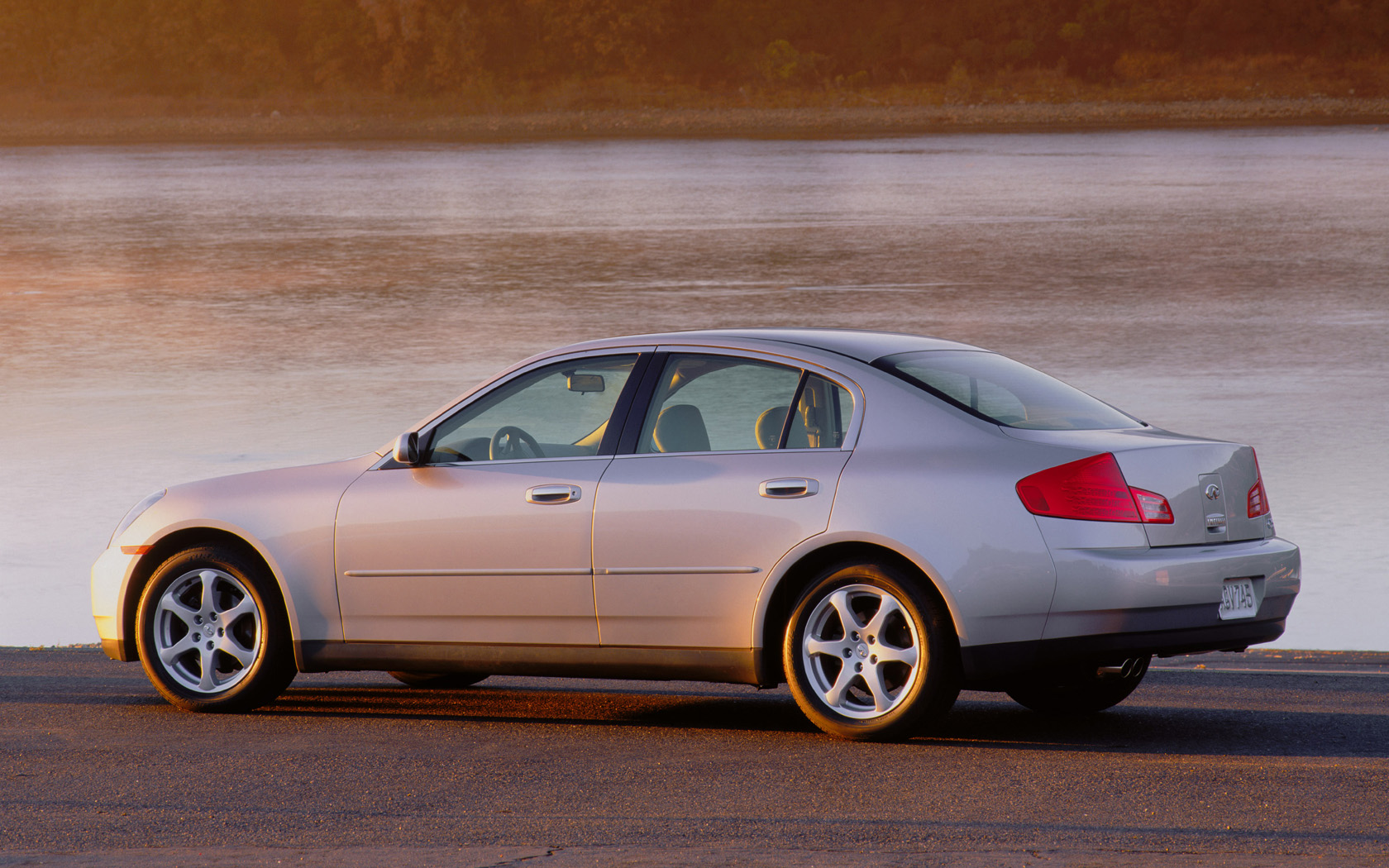 2003 - 2004 Infiniti G35 Sedan Desktop Wallpaper