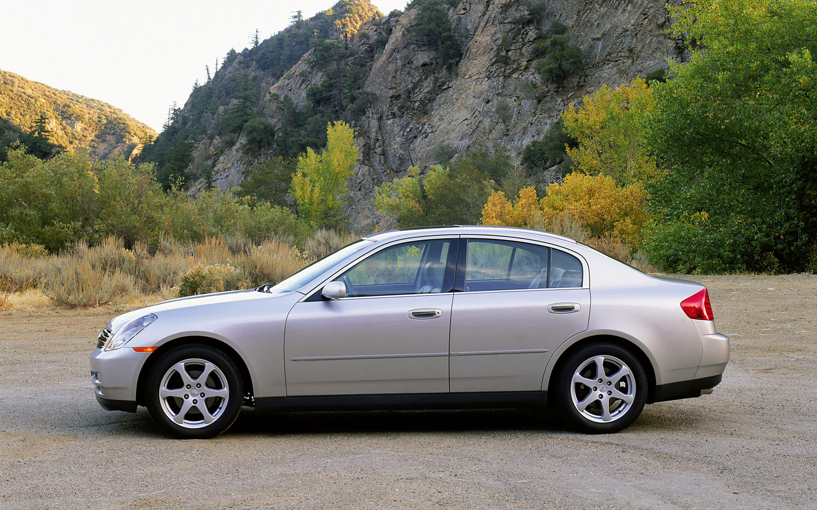 2003 - 2004 Infiniti G35 Sedan Desktop Wallpaper