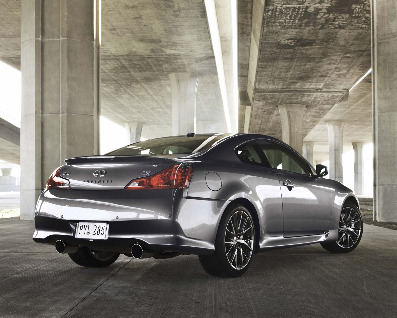 2011 Infiniti G37 IPL Coupe Desktop Wallpaper