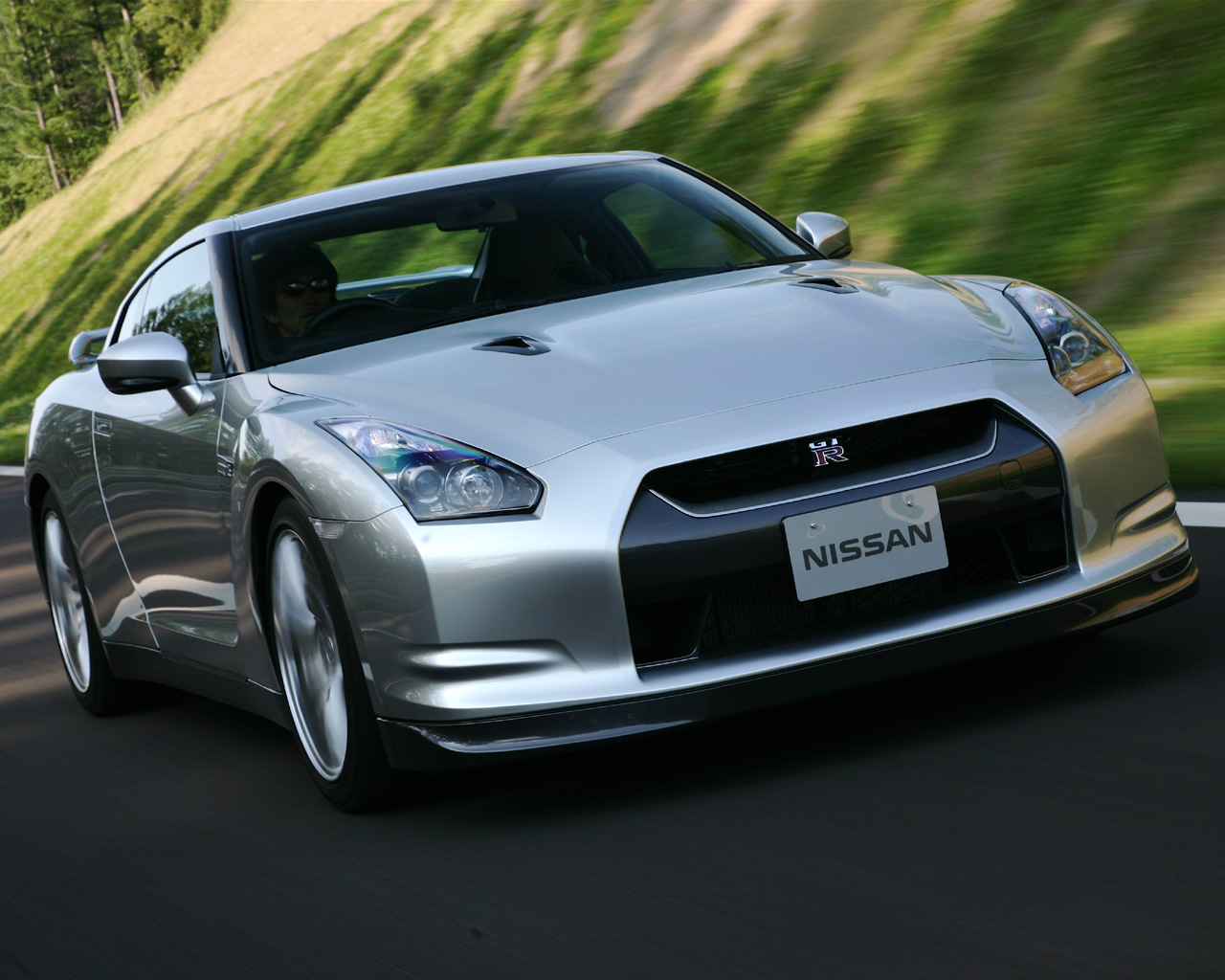 2007 - 2010 Nissan GT-R Desktop Wallpaper