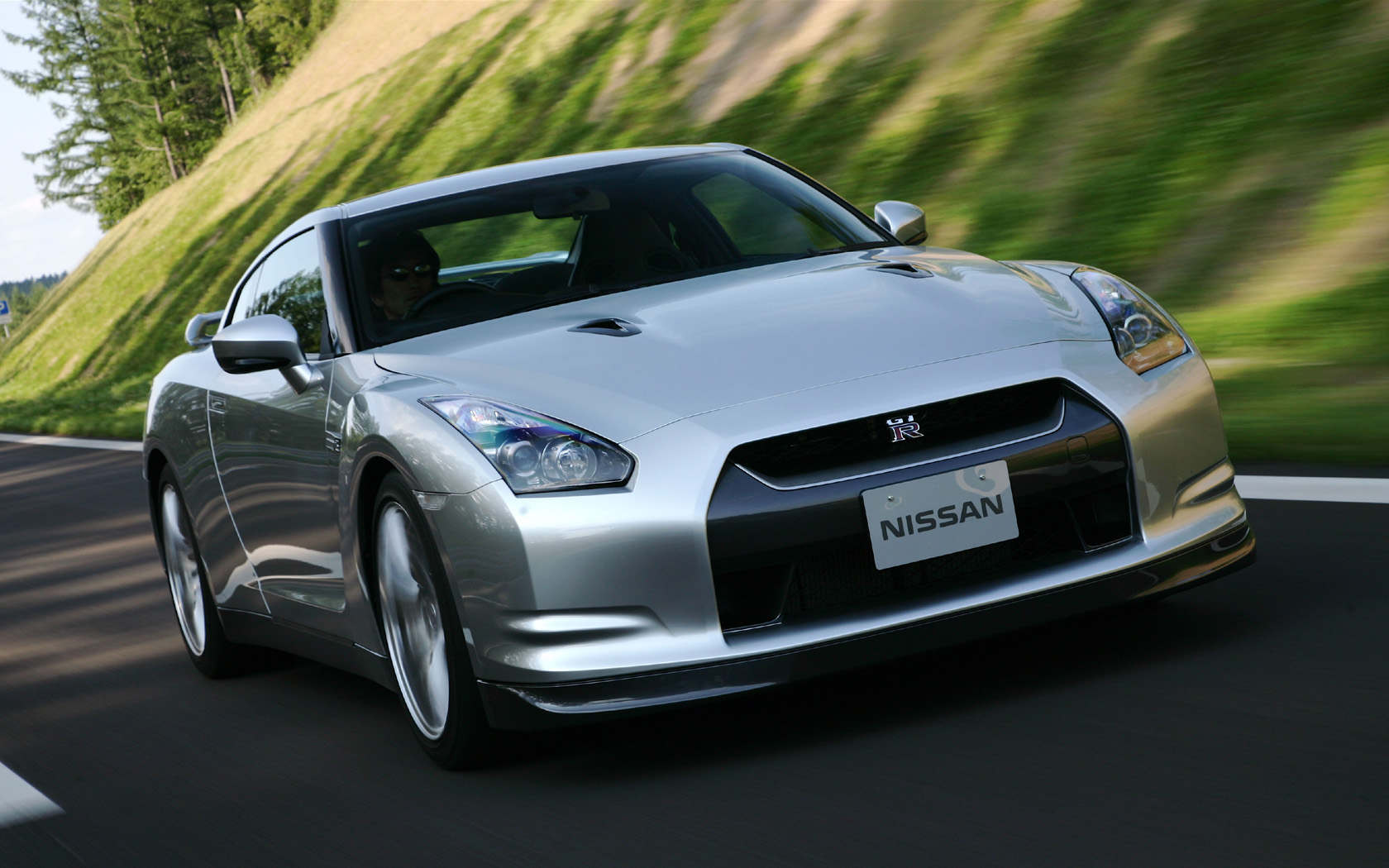 2007 - 2010 Nissan GT-R Desktop Wallpaper