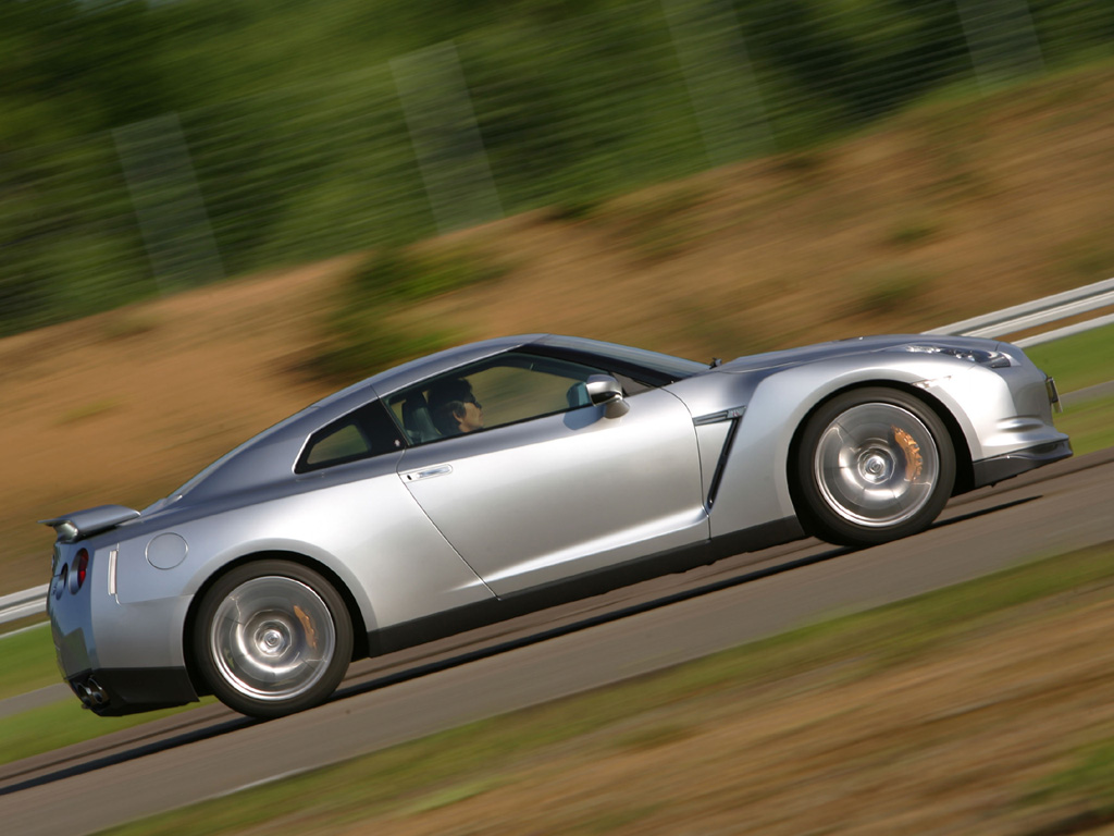 2007 - 2010 Nissan GT-R Desktop Wallpaper