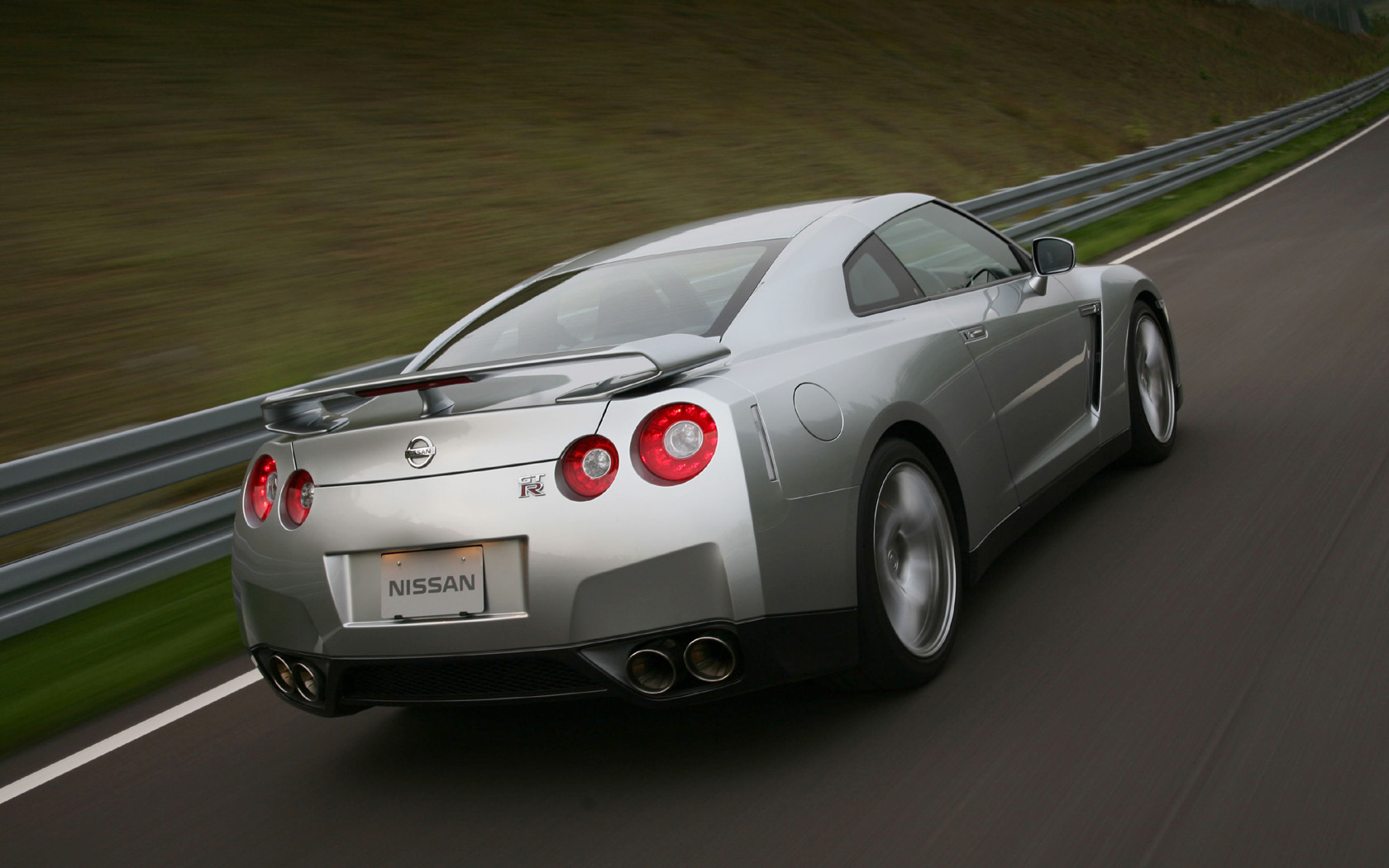 2007 - 2010 Nissan GT-R Desktop Wallpaper