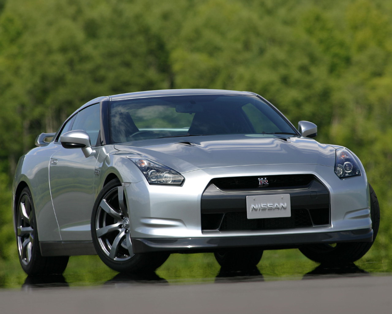 2007 - 2010 Nissan GT-R Desktop Wallpaper