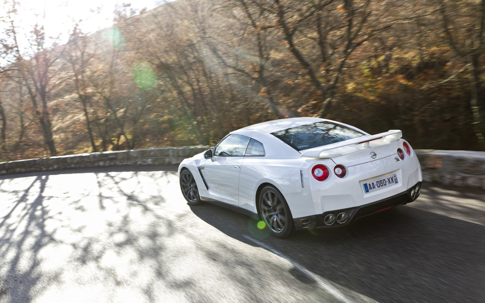 2011 Nissan GT-R Desktop Wallpaper