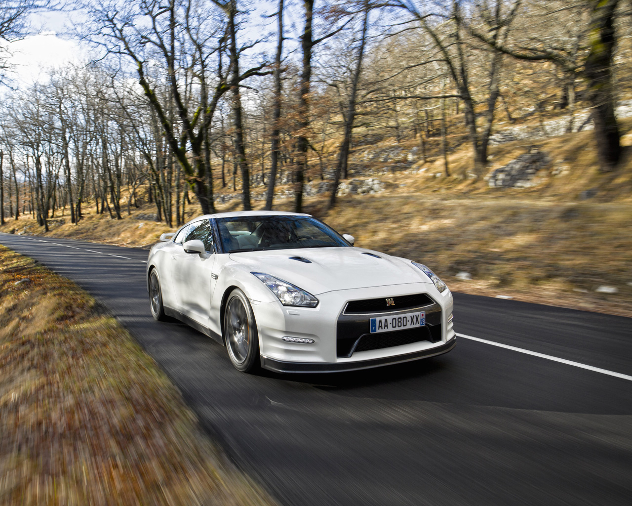 2011 Nissan GT-R Desktop Wallpaper