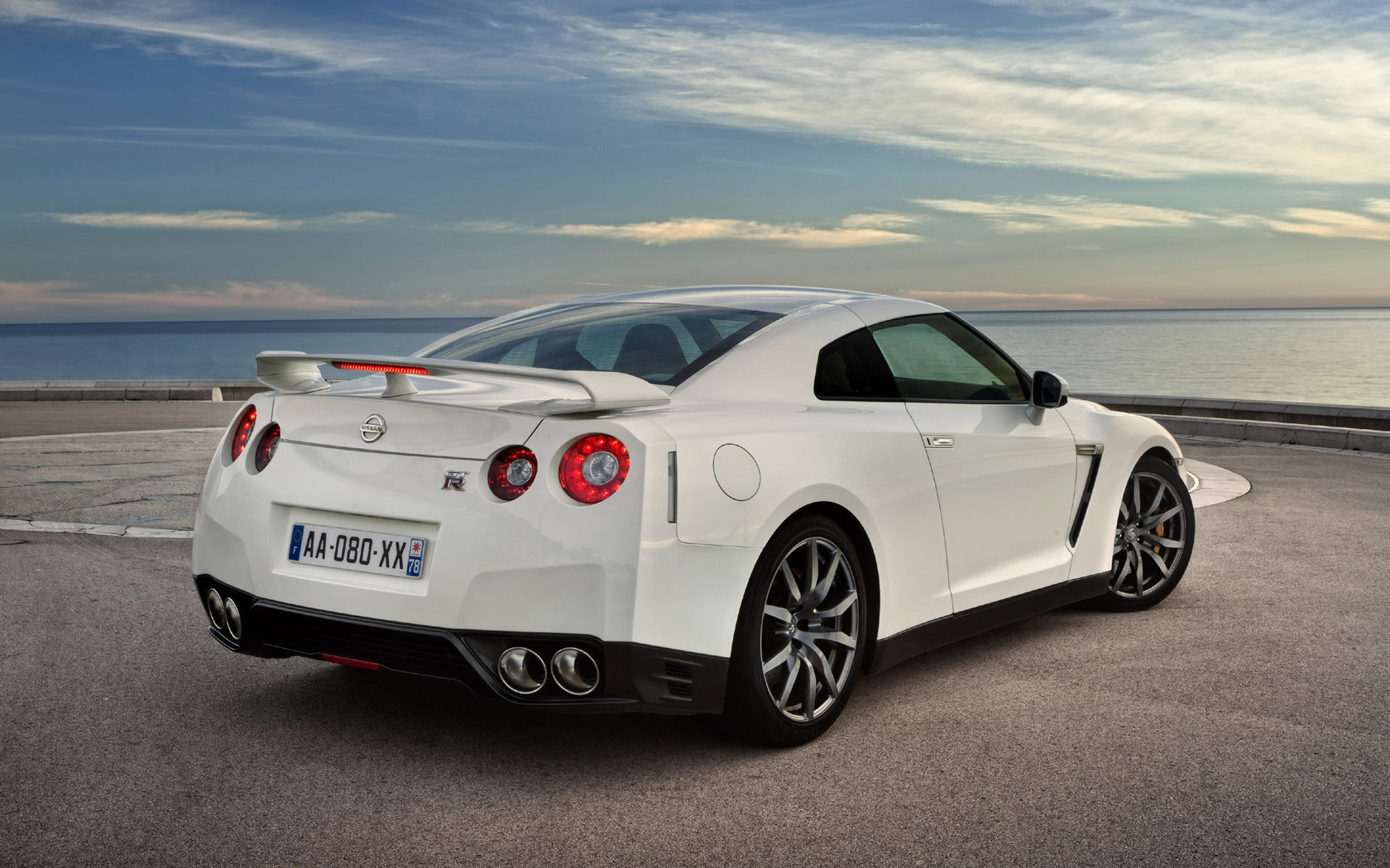 2011 Nissan gt-r wallpaper #5