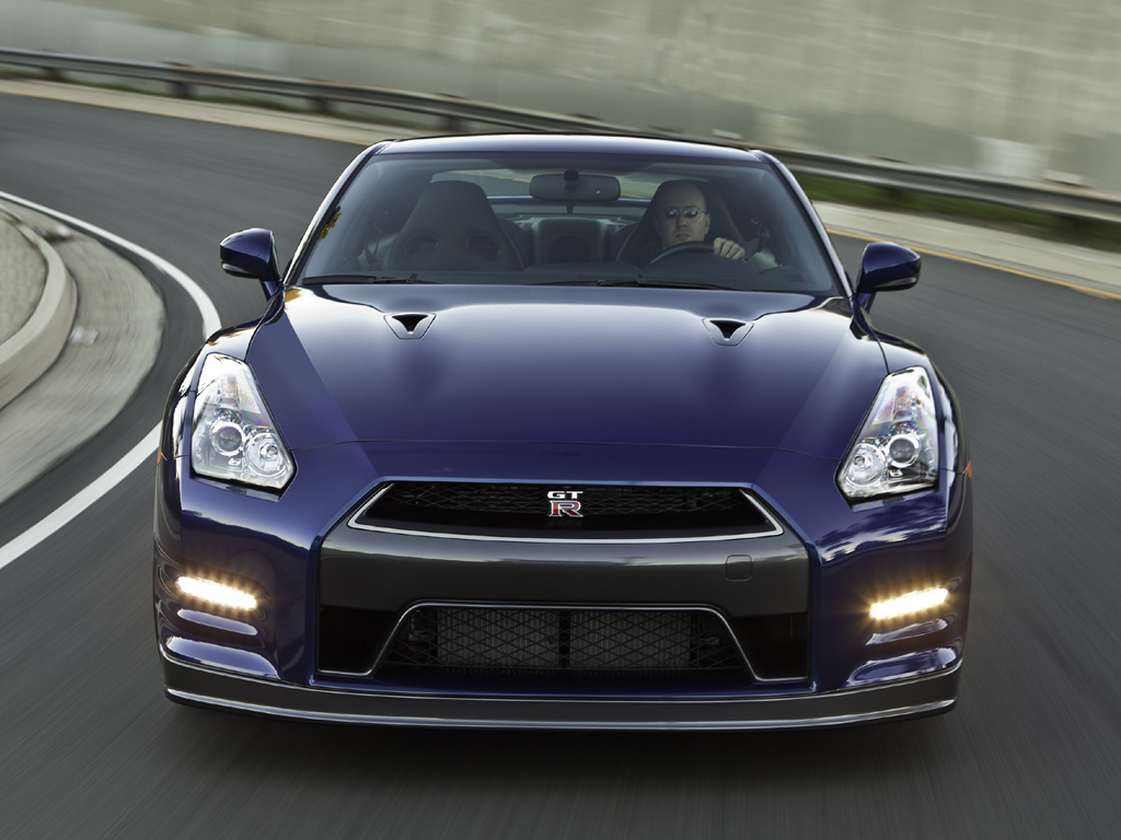 2011 Nissan GT-R Desktop Wallpaper