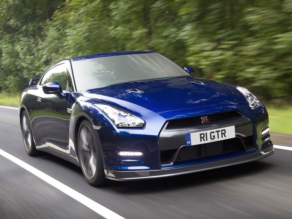 2011 Nissan GT-R Desktop Wallpaper