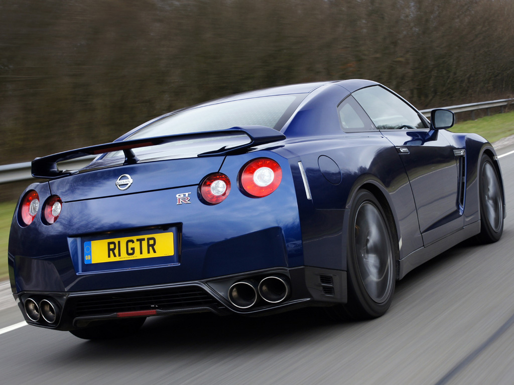 2011 Nissan GT-R Desktop Wallpaper