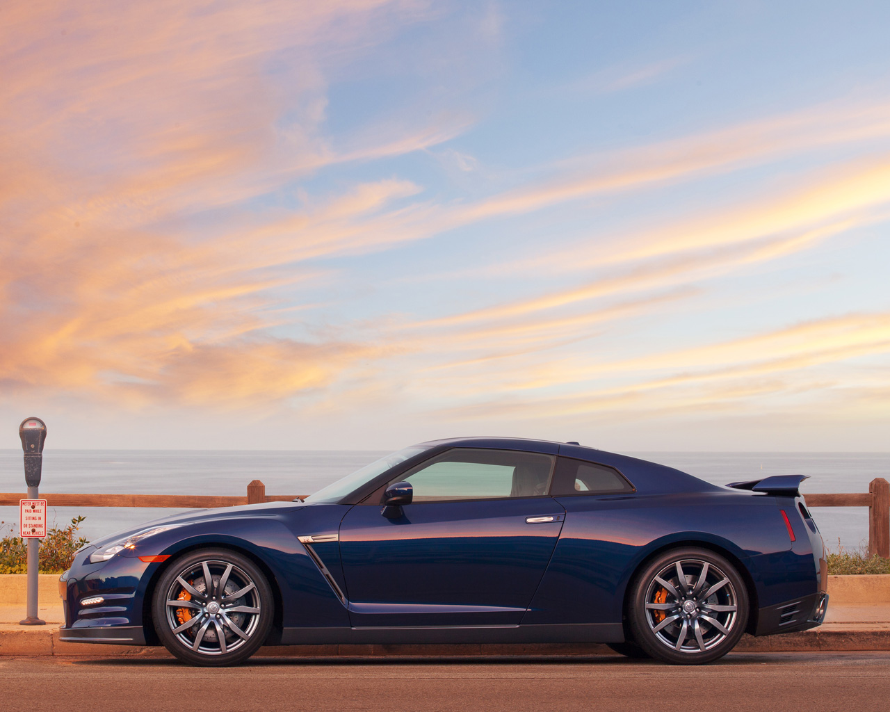 2011 Nissan GT-R Desktop Wallpaper