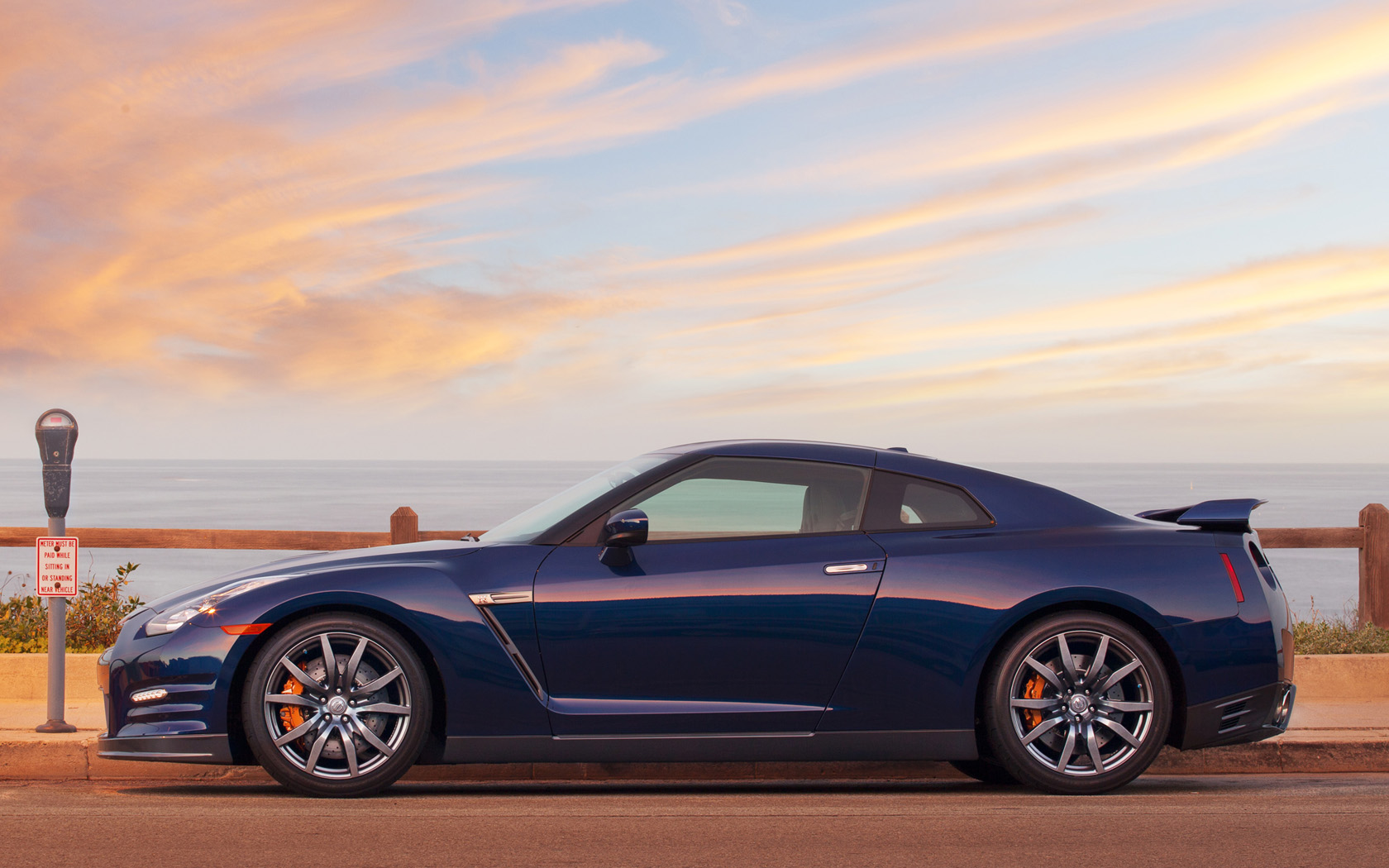 2011 Nissan GT-R Desktop Wallpaper