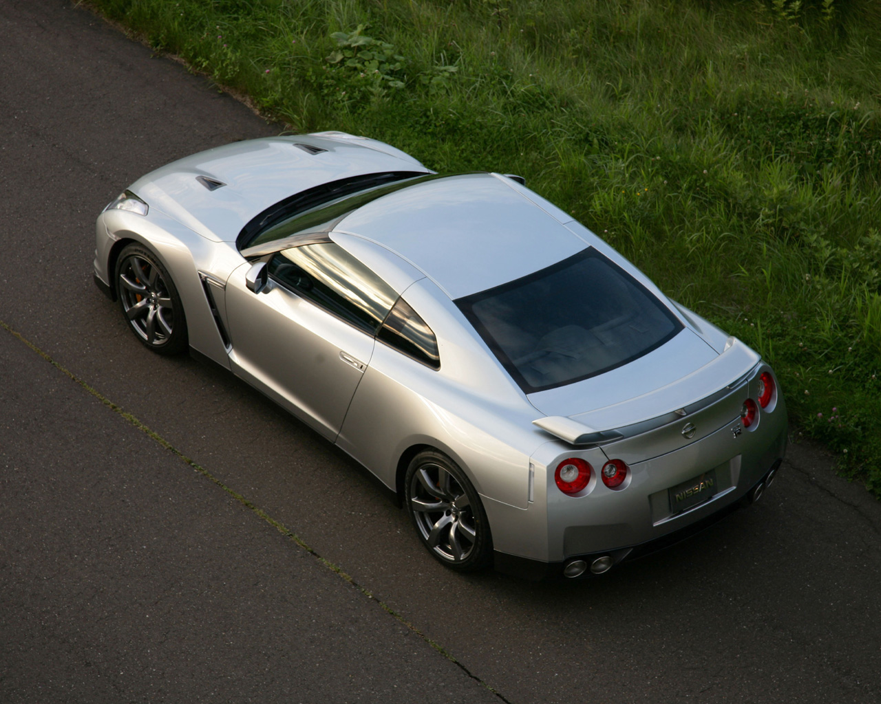 2007 - 2010 Nissan GT-R Desktop Wallpaper
