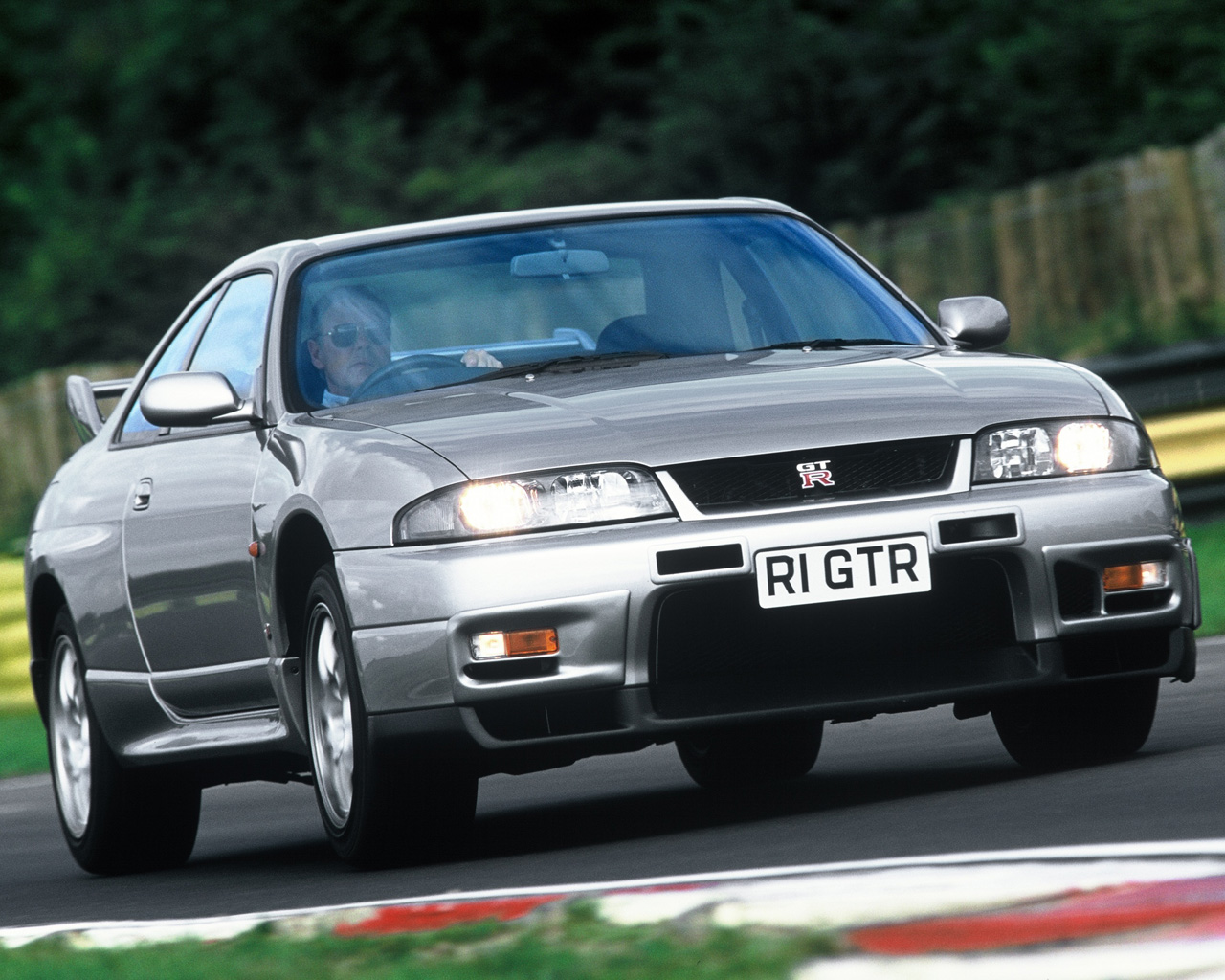 R33 Nissan Skyline GTR Desktop Wallpaper