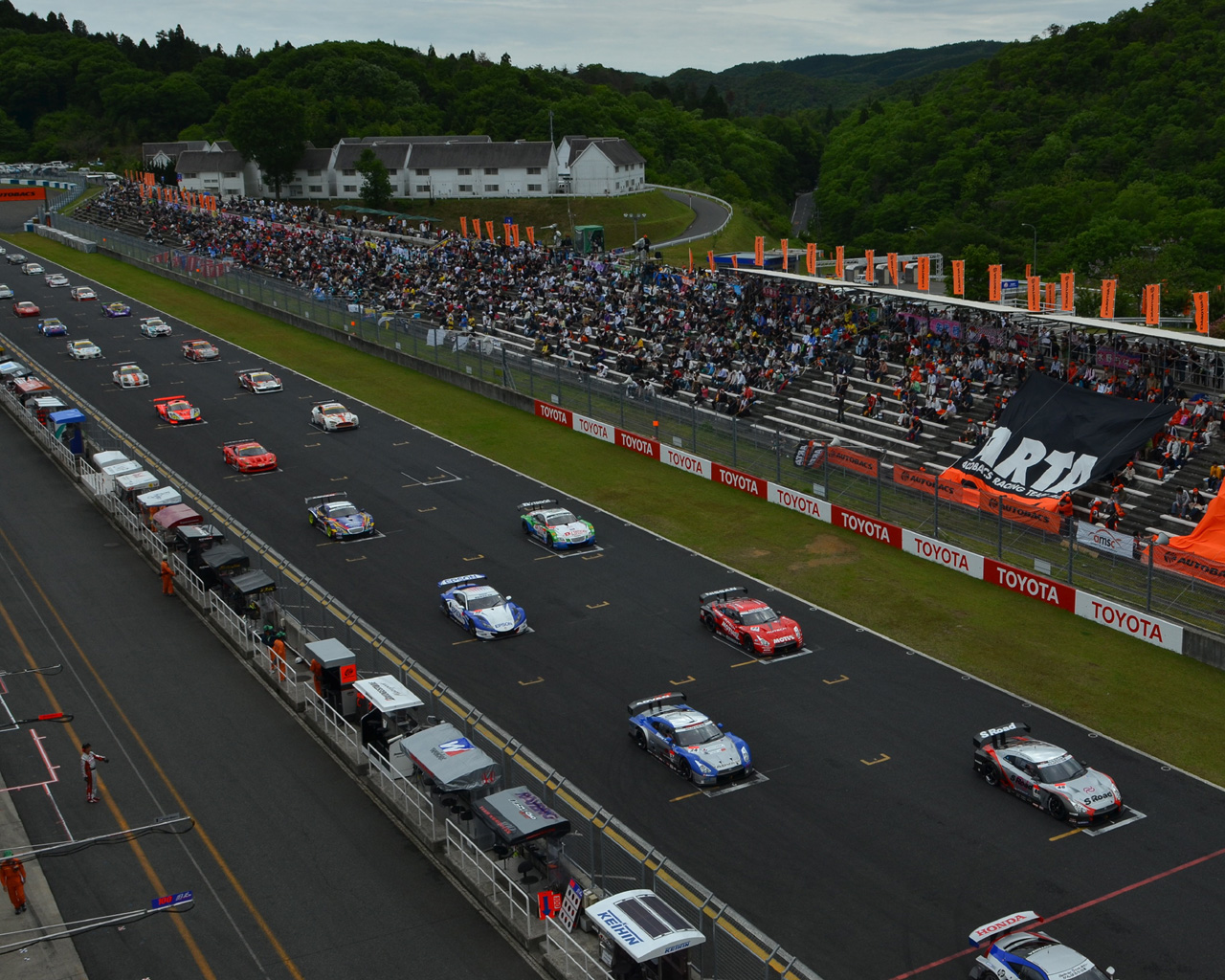 Nissan GT-R Race Scene Desktop Wallpaper