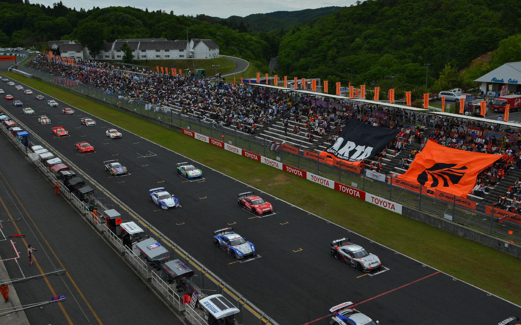 Nissan GT-R Race Scene Desktop Wallpaper